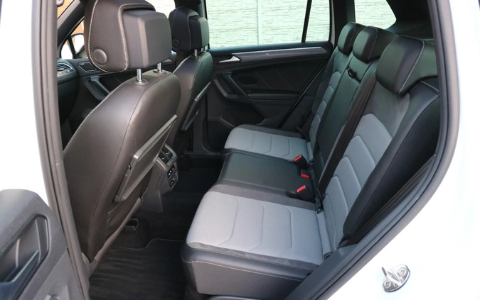Volkswagen Tiguan cena 135050 przebieg: 71900, rok produkcji 2019 z Zelów małe 742
